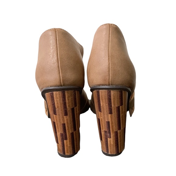 NWOT Block Heel Cut Out Heels - Picture 3 of 3